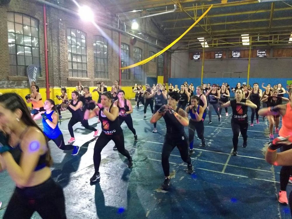 Se realizó una clase de Zumba By Strong en el Beto Mesa