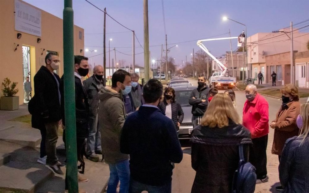 El municipio instaló 25 luces LED en el barrio 11 de Julio