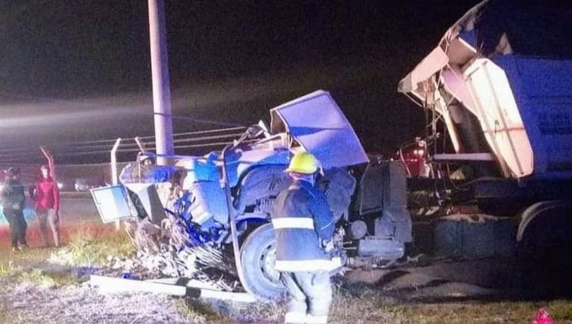 Camionero perdió la vida tras impactar con una columna de hormigón