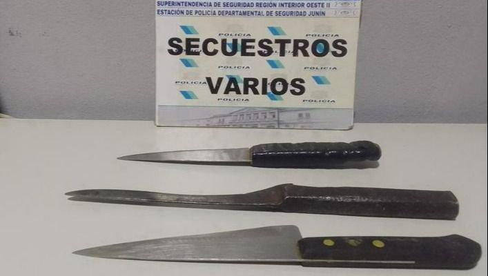 Detienen a un joven de 18 años con armas blancas