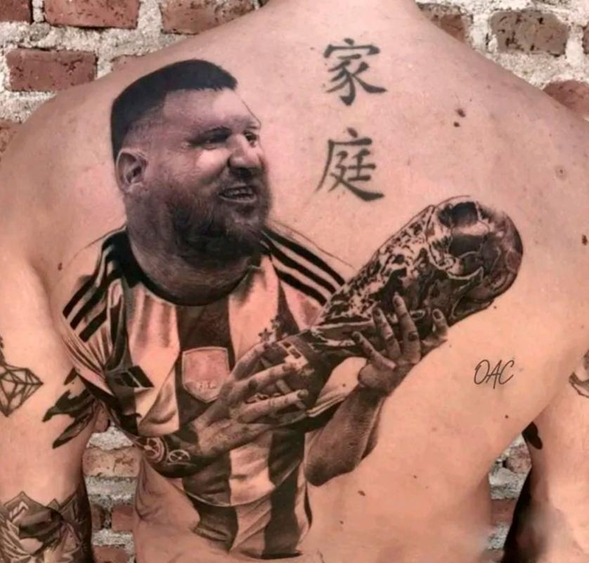 Nada puede malir sal: los peores tatuajes del Campeón del Mundo