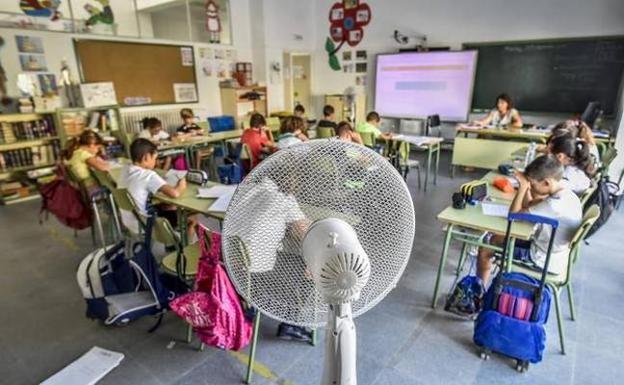 Varias escuelas suspenden las clases por el intenso calor
