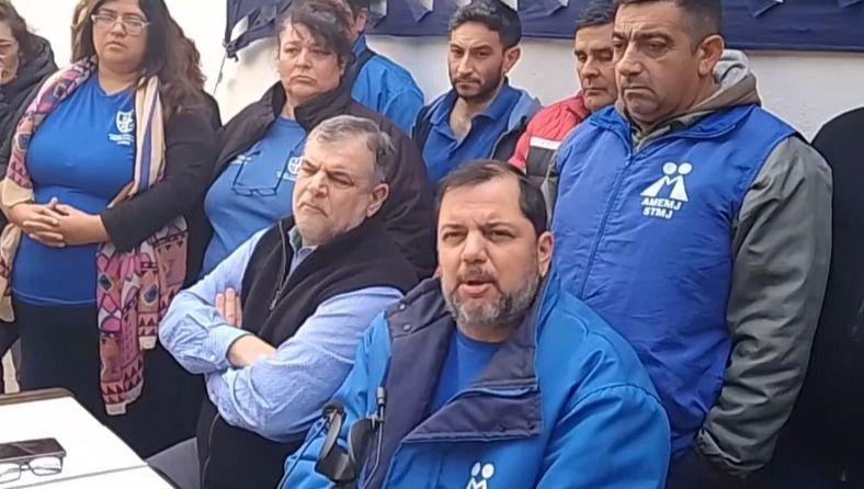 Trabajadores municipales se declararon en "Estado de Alerta": Piden un bono y adelanto de aumento