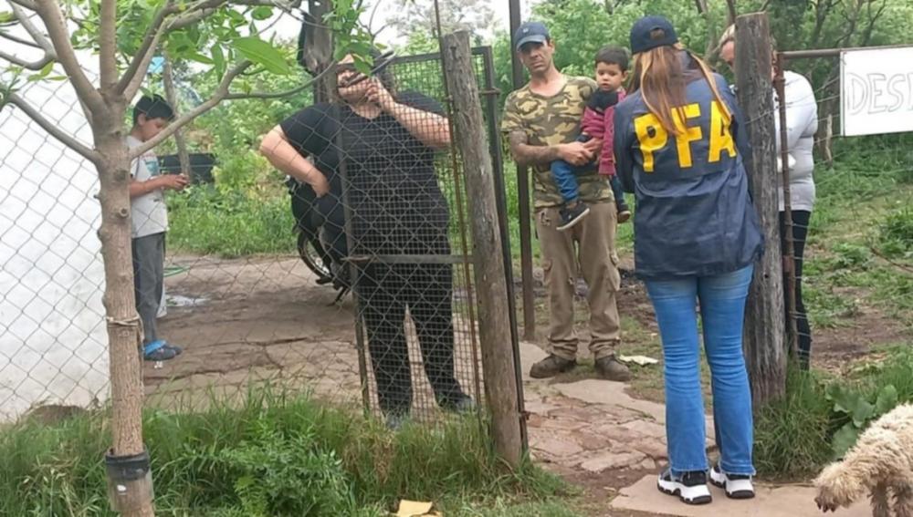 La Policía Federal asistió a dos jovencitas acosadas por un convicto desde el penal de Junín