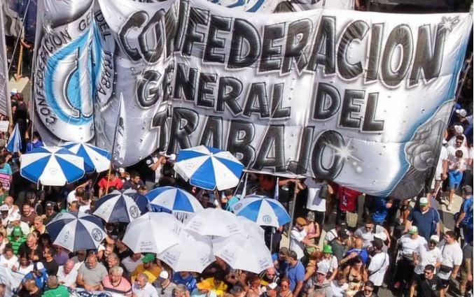 Día clave para la ofensiva sindical contra el Gobierno: la CGT delibera hoy sobre un nuevo paro y protestan los estatales