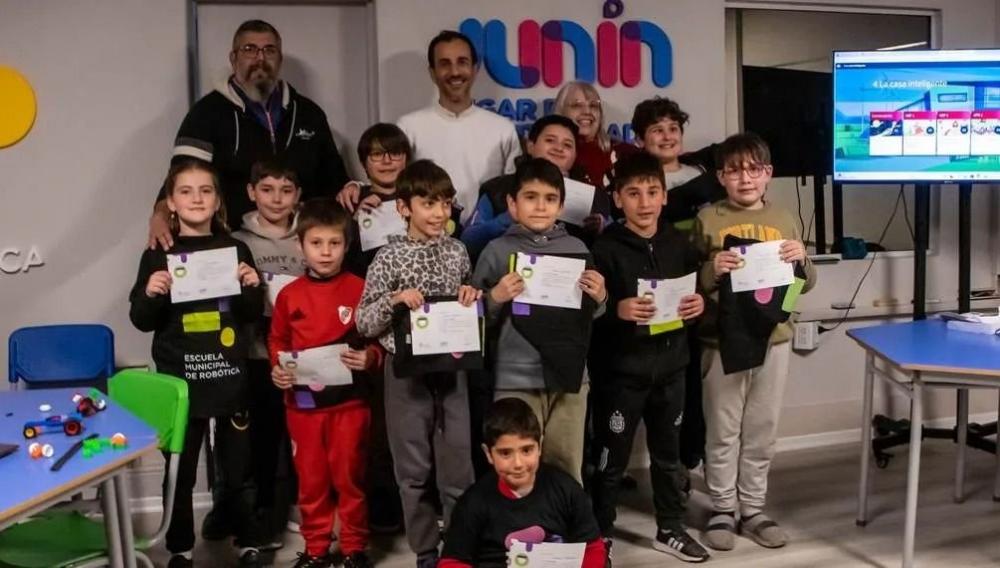 Nueva entrega de certificados a alumnos del taller de Robótica