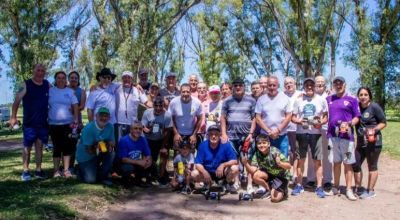 Se realizó el quinto encuentro de autos retro en el Parque Borchex