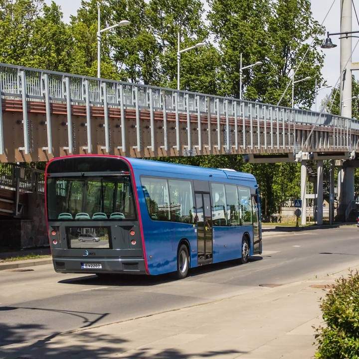 El colectivo del futuro: eléctrico, hecho con botellas recicladas y recargable en 10 minutos