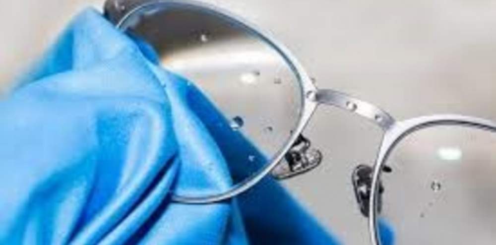 Cómo limpiar anteojos: claves para no dañarlos y dejarlos como nuevos