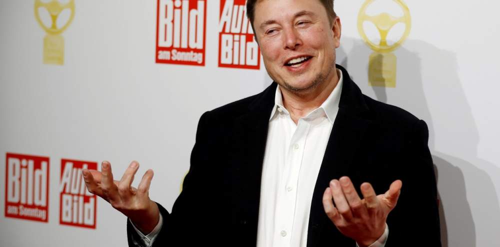 Elon Musk lanza el Tesla Tequila, a 250 dólares por botella, y se agotó